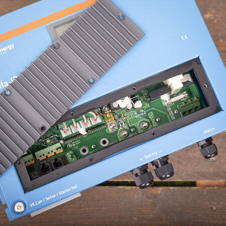 Victron Skylla IP65 12/70 (1+1) 120-240V