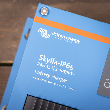 Victron Skylla IP65 24/35 (3) 120-240V