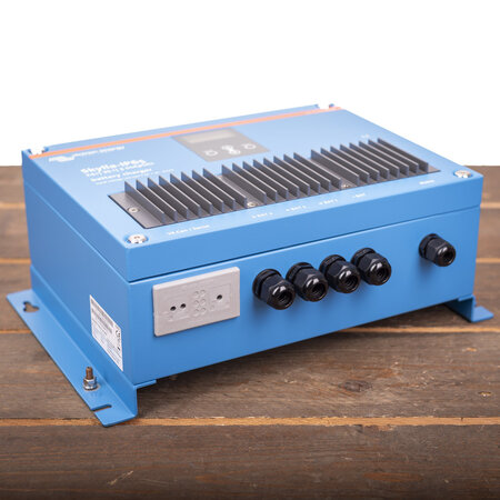Victron Skylla IP65 24/35 (3) 120-240V