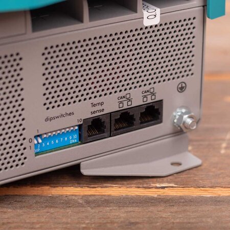 Mastervolt ChargeMaster Plus 24/80-2