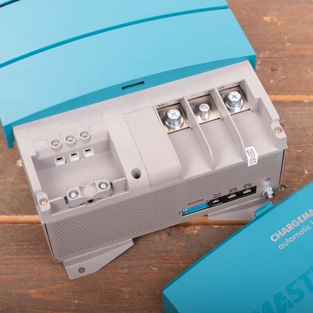 Mastervolt ChargeMaster Plus 24/110-2