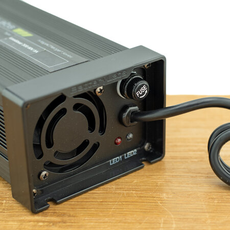 BatteryLabs MegaCharge LZ 60V 5A - XLR Stekker