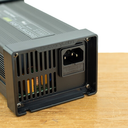BatteryLabs MegaCharge LZ 60V 5A - XLR Stekker