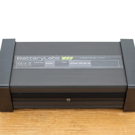 BatteryLabs MegaCharge Lithium-ion 36V 5A - C13 stekker
