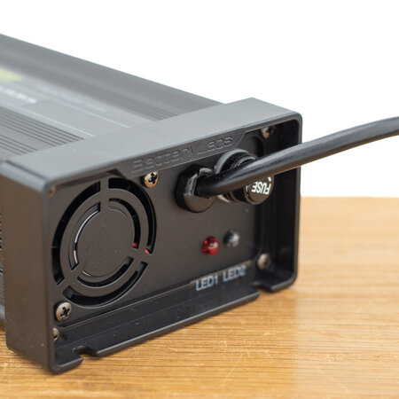 BatteryLabs MegaCharge Lithium-ion 36V 5A - C13 stekker