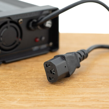 BatteryLabs MegaCharge Lithium-ion 36V 5A - C13 stekker