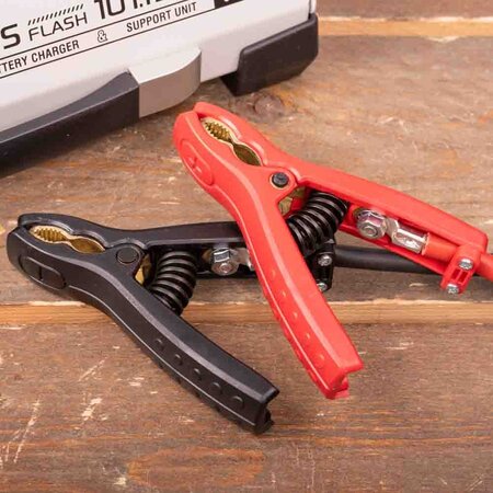 GYS acculader met voeding GYSFLASH 101.12 CNT | USB / SMC | 100A | 2.5M kabels