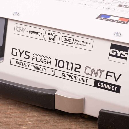 GYS acculader met voeding GYSFLASH 101.12 CNT | USB / SMC | 100A | 2.5M kabels