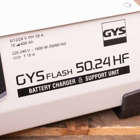 GYS multifunctionele acculader met voeding GYSFLASH 50.24 HF | 6/12/24V | 50A | 2.5M kabels