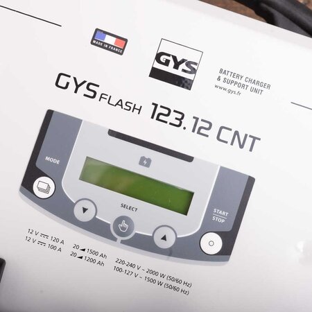 GYS acculader met voeding GYSFLASH 123.12 CNT FV | USB / SMC | 120A | 5M kabels | Muurbevestiging