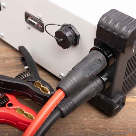GYS acculader met voeding GYSFLASH 123.12 CNT FV | USB / SMC | 120A | 5M kabels | Muurbevestiging