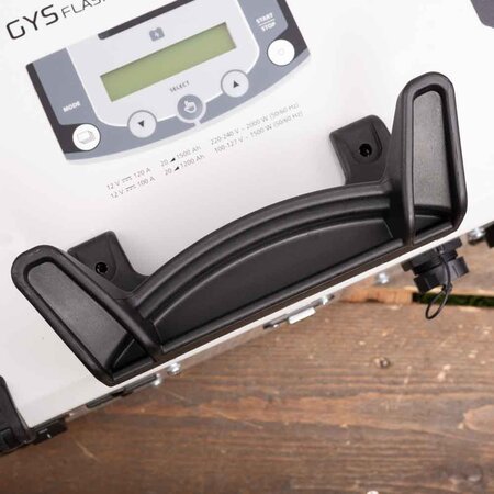 GYS acculader met voeding GYSFLASH 123.12 CNT FV | USB / SMC | 120A | 5M kabels | Muurbevestiging