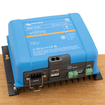 Victron Phoenix Smart lader 24/16 (1+1) IP43