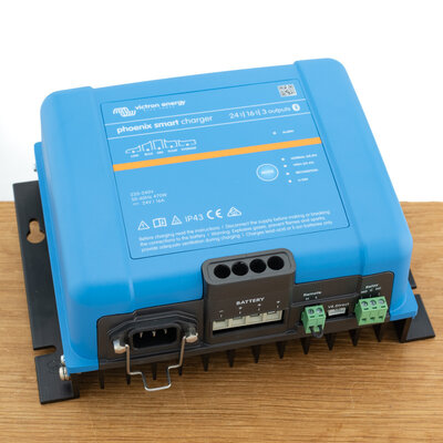 Victron Phoenix Smart lader 24/16 (3) IP43
