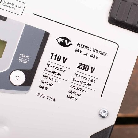 GYS acculader met voeding GYSFLASH 103.12 CNT FV | USB / SMC | 100A | 5M kabels | Muurbevestiging