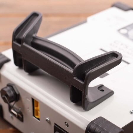 GYS acculader met voeding GYSFLASH 103.12 CNT FV | USB / SMC | 100A | 5M kabels | Muurbevestiging