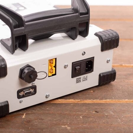 GYS acculader met voeding GYSFLASH 103.12 CNT FV | USB / SMC | 100A | 5M kabels | Muurbevestiging