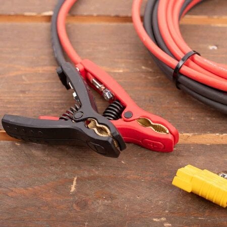 GYS acculader met voeding GYSFLASH 103.12 CNT FV | USB / SMC | 100A | 5M kabels | Muurbevestiging