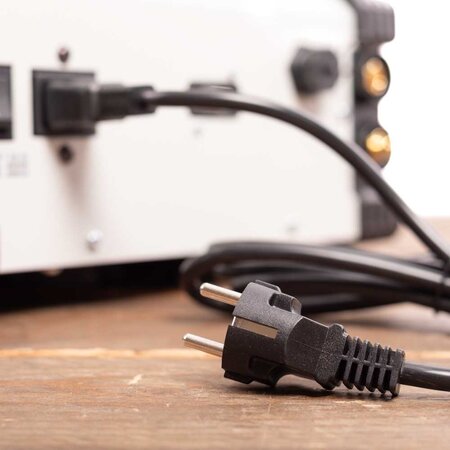 GYS acculader met voeding GYSFLASH 107.24 CNT FV | USB / SMC | 100A | 5M kabels | Muurbevestiging