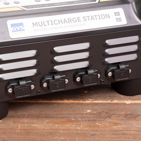 GYS Multicharge station 4x10A 6V/12V voor (vier) accu's Pb-Li