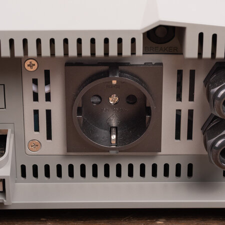 Mastervolt AC Master 24/2500 IEC (230 V)