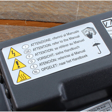 Zivan UBC Hoogfrequent Acculader 12V 18A