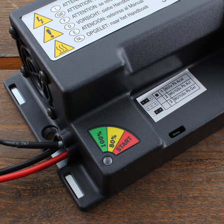 Zivan UBC Hoogfrequent Acculader 12V 18A