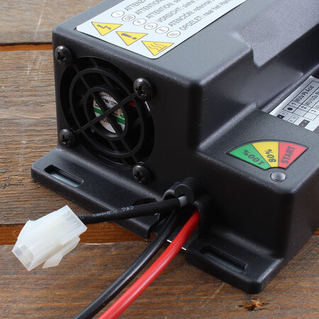 Zivan UBC Hoogfrequent Acculader 24V 6A