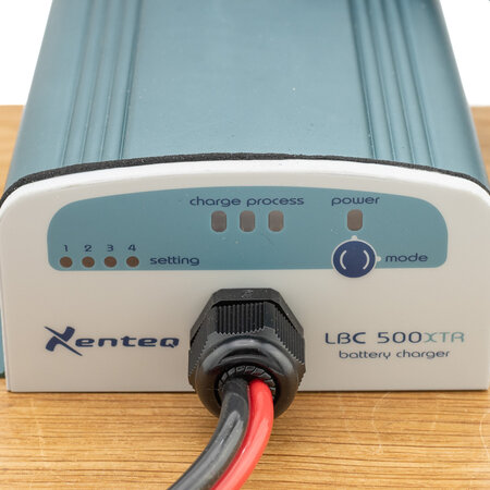 Xenteq LBC 512-15XTR 12V 15A