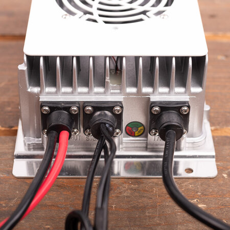 AQ-TRON Hoogfrequent Acculader 48V 30A - SLA