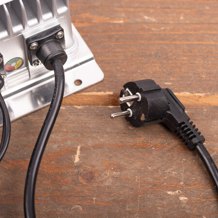 AQ-TRON Hoogfrequent Acculader 48V 30A - SLA