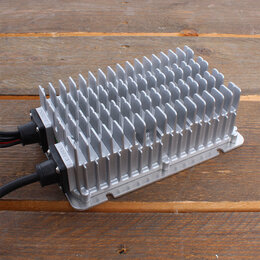 AQ-TRON Hoogfrequent Acculader 24V 10A - WET