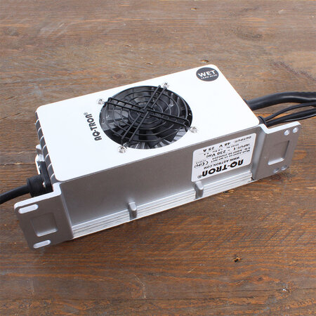 AQ-TRON Hoogfrequent Acculader 48V 30A - WET