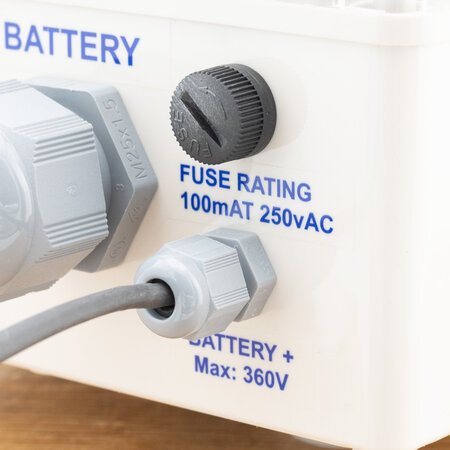 Victron batterij monitor BMV 700H grijs