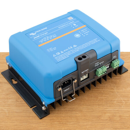 Victron Phoenix Smart lader 12/30 (1+1) IP43 120-240V