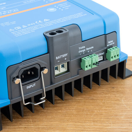 Victron Phoenix Smart lader 12/30 (1+1) IP43 120-240V