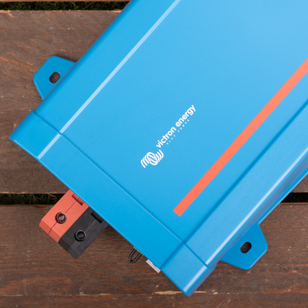 Victron Phoenix 12/1600 DC/AC Omvormer - IEC contactdoos