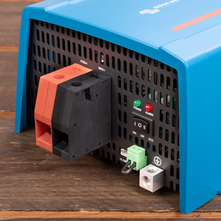 Victron Phoenix 12/1600 DC/AC Omvormer - IEC contactdoos