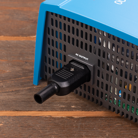 Victron Phoenix 12/1600 DC/AC Omvormer - IEC contactdoos