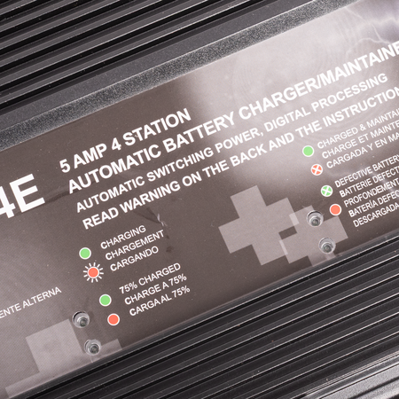 GYS Multi laadstation DHC54E voor (vier) 12V loodaccu's 10-100Ah