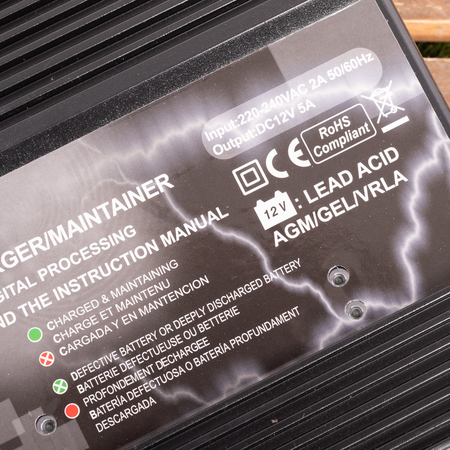 GYS Multi laadstation DHC54E voor (vier) 12V loodaccu's 10-100Ah