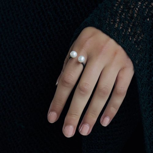 Dutch Basics Pearl Ring - Oxidized Silver Dutch Basics Pearl Ring - Oxidized Silver