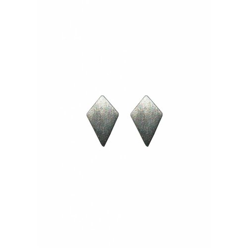 Dutch Basics Diamond Shaped Stud Earrings 'RUIT' - Oxidized Dutch Basics Diamond Shaped Stud Earrings 'RUIT' - Oxidized