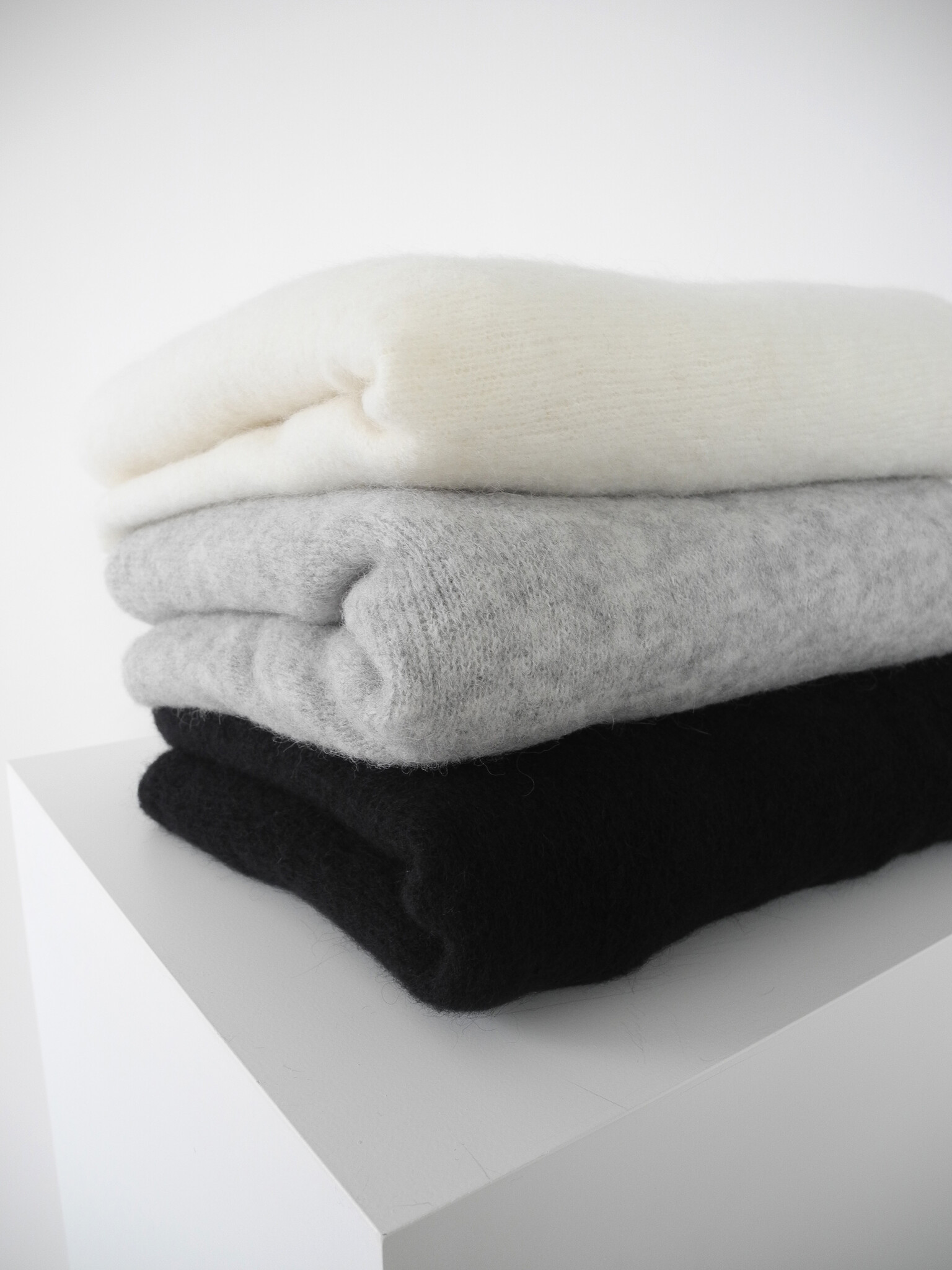 Cosy Alpaca Solid Black