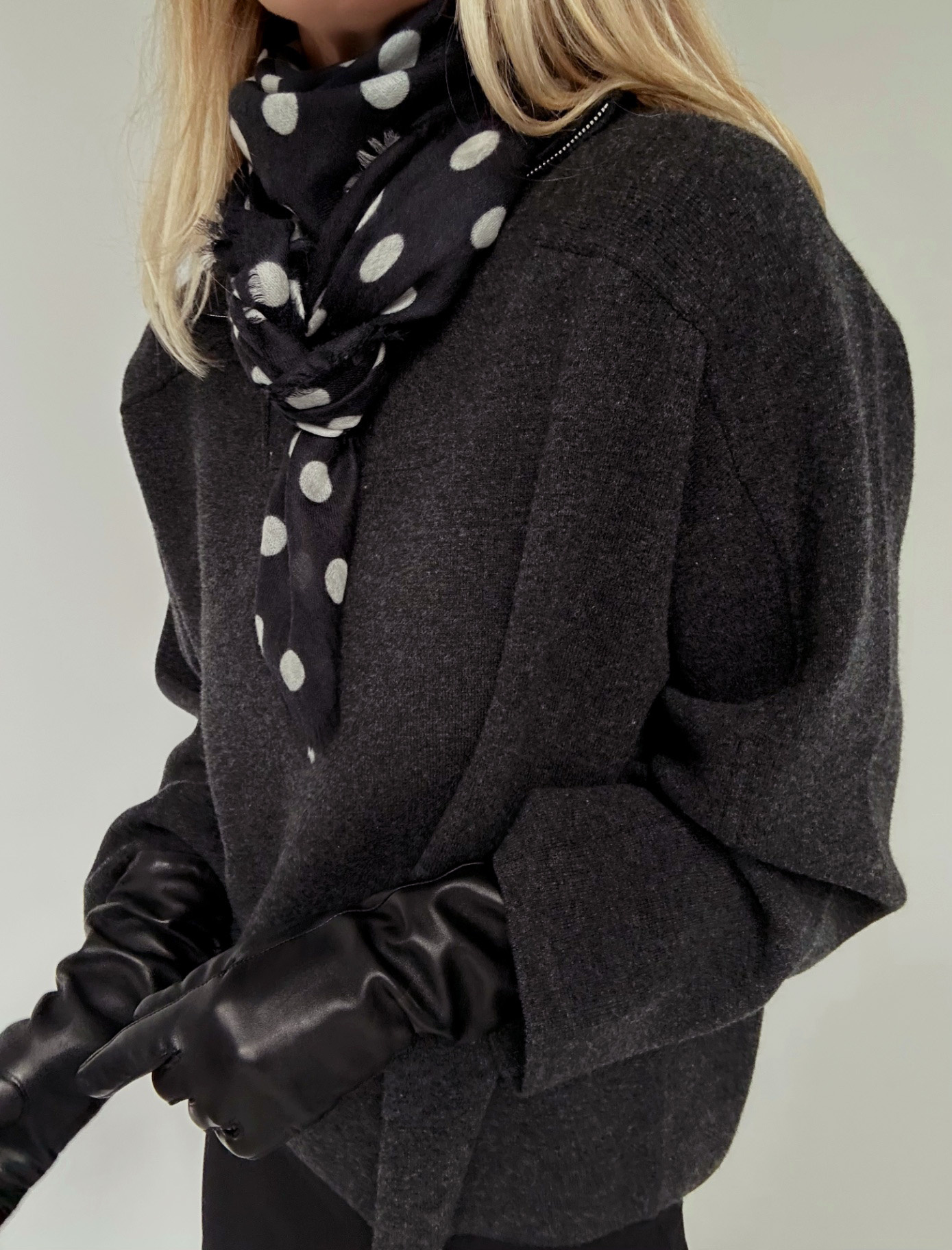 C.O.S.Y by SjaalMania Sjaal 100% Cashmere Dots Black