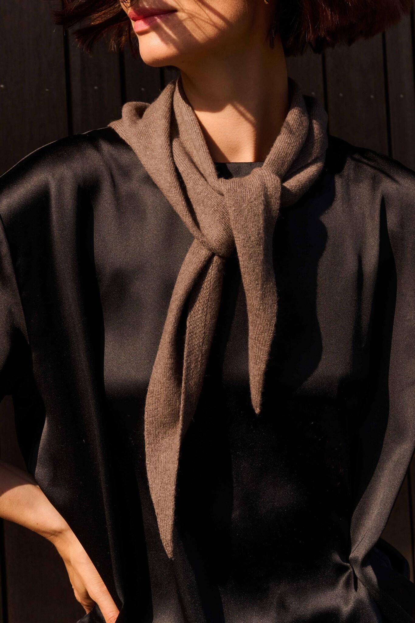 C.O.S.Y by SjaalMania Sjaal Cosy Triangle Dark Brown