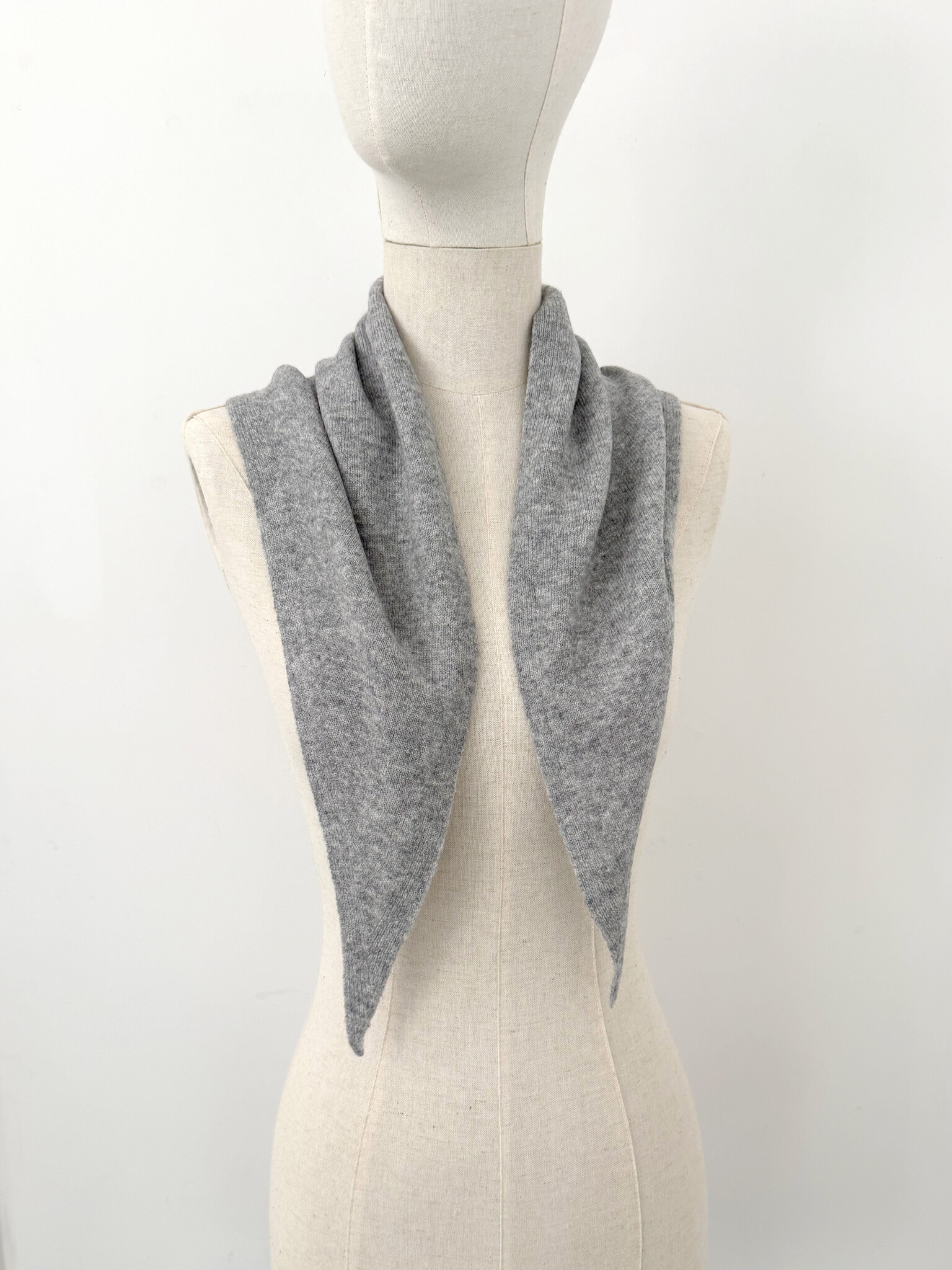 Sjaal Cosy Triangle Medium Grey