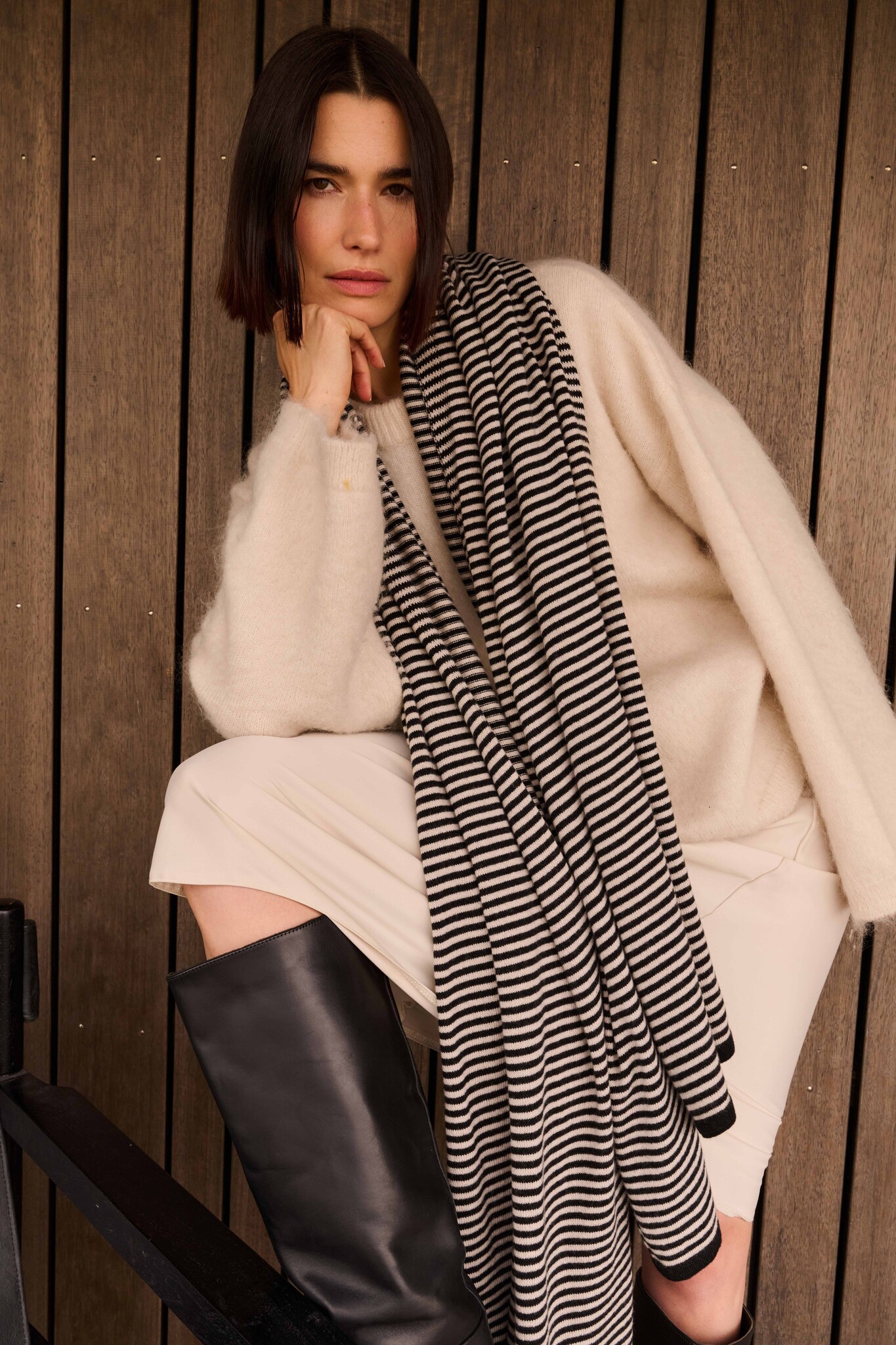 Sjaal SjaalMania Cosy Chic Stripes Light Sand- Black