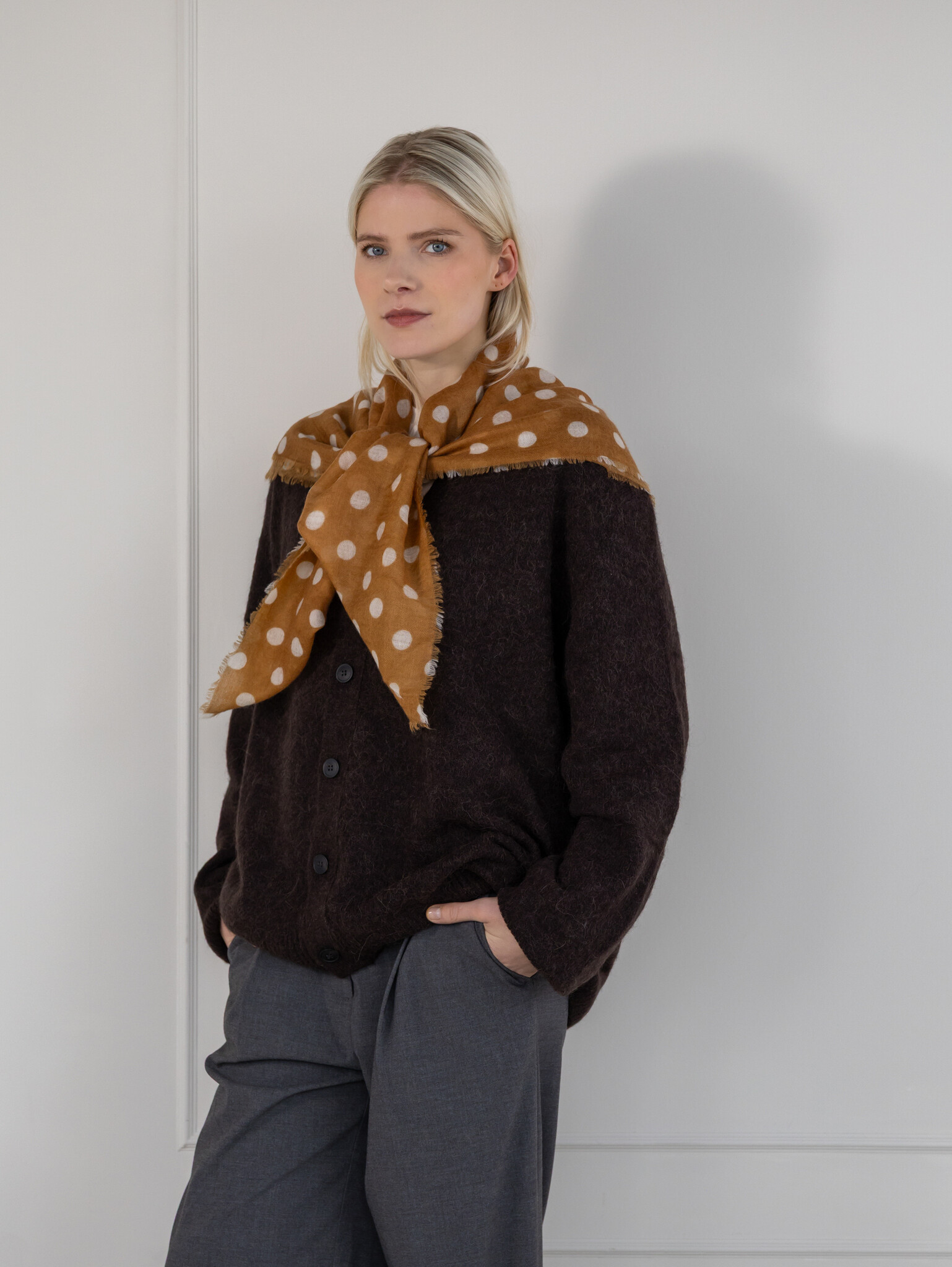 Cosy 100% cashmere Dots  Biscuit