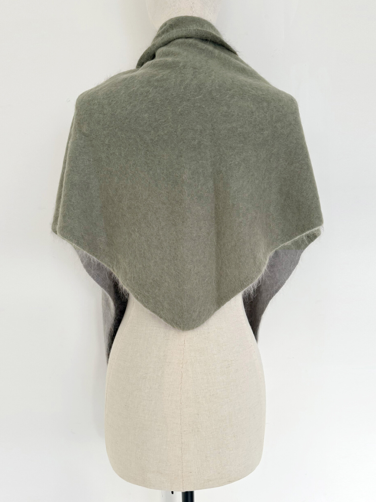 Cosy Triangle 100% Brushed Cashmere Olive